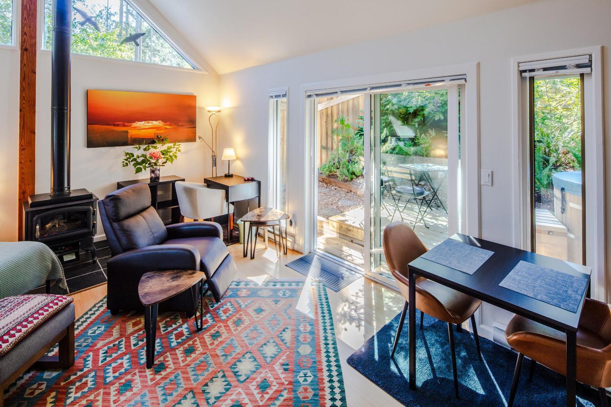 Manna House Apartment Denman Island Room photo